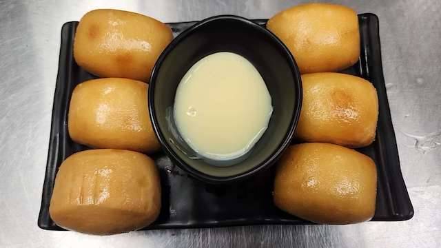 黄金馒头/Deep Fried Mini Buns with Condensed Milk